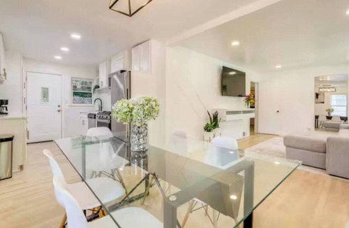 North Decatur House | Modern Home Near Emory Decatur. Lennox mall . Atlanta