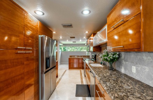 Beach Park House | Modern Home next to Bucs Stadium & Airport