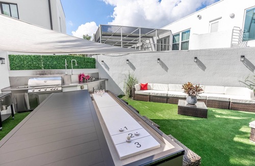 Beach Park House | Modern Home next to Bucs Stadium & Airport