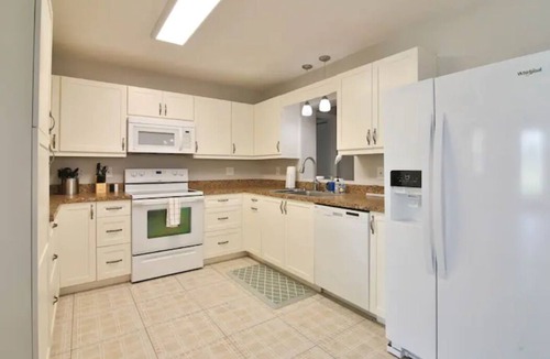 Gulf Gate Estates House | Modern Home w/ Heated Pool & Fence by Siesta Key Beach! E-Bikes to ride around!