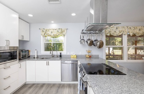 Huntersville House | Modern Huntersville Oasis w Sauna, Fire Pit, Screened Patio & Fenced Yard For Pets! + 15% Off Stay!