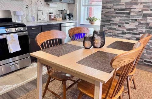 Cedar Park Apartment | Modern I Spacious I 2 BD I 2 Queen I Huge Kitchen I University City