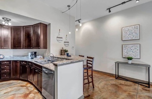Springfield House | Modern, Insta-Worthy 2B Townhome in Springfield!