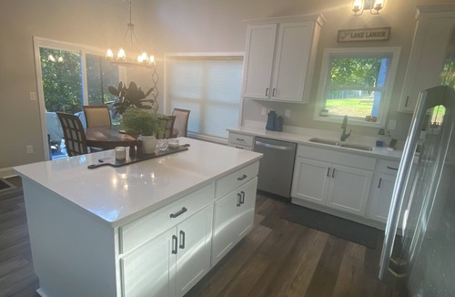 Murrayville House | Modern Lake House w/private Dock — Near Dahlonega and Wineries!