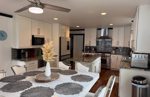 Buford House | Modern Lakefront Luxury Dock Hot Tub & Beach