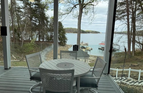 Buford House | Modern Lakefront Luxury Dock Hot Tub & Beach