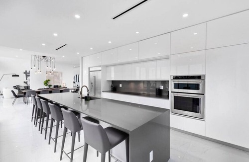 Glenvar Heights Villa | Modern Lakefront Villa w/Pool, Jacuzzi and Gym