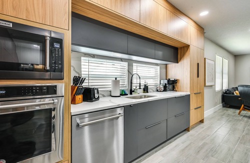 Lakeland House | Modern Lakeland Golf Retreat w/Putting Green