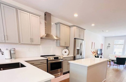 Charlotte House | Modern LoSo Retreat|Walk to Breweries & Light Rail
