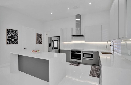 Edgewood House | Modern Luxe 2021Built Heated Pool/Jacuzzi/Gameroom