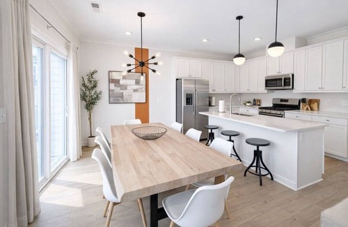 Spartanburg Villa | Modern Luxe 3BR Townhome Near Downtown Spartanburg