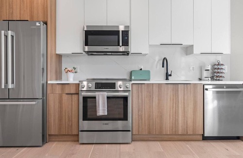 Dupont Circle Bed & Breakfast | Modern Luxe Apartment Heart of Dupont Circle DC