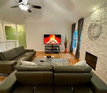 Marietta House | Modern Luxe Retreat near Braves Fast WiFi and Parking