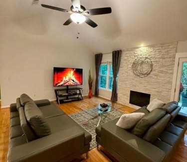 Marietta House | Modern Luxe Retreat near Braves Fast WiFi and Parking