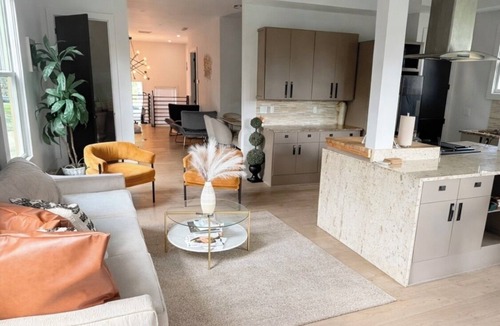 Atlanta House | Modern Luxe Retreat Stylish Open-Concept Home with Designer Touches