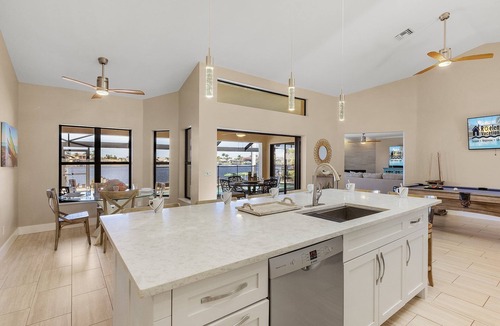 Eight Lakes House | Modern, Luxurious, Waterfront home with Heated Pool - Villa Dock Holiday - Roelens Vacations