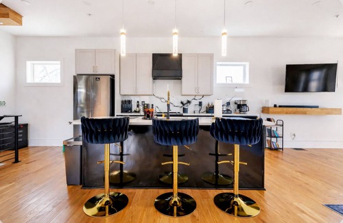 Jefferson Park House | Modern Luxury 3BR Home in East Point Private, Stylish Stay