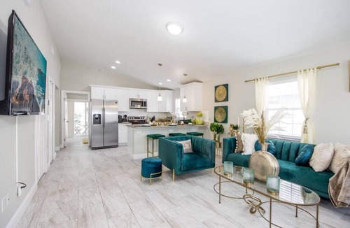 University House | Modern Luxury Home Located in Tampa!