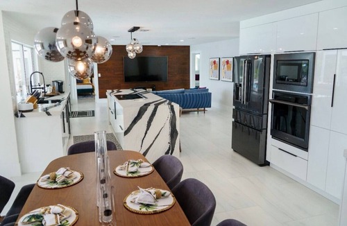 Caloosahatchee Villa | Modern Luxury Villa Gorgeous Views!