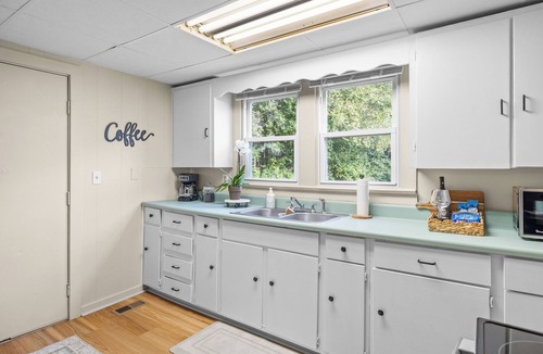 Alcoa House | Modern Maryville Escape Near Airport & Parks