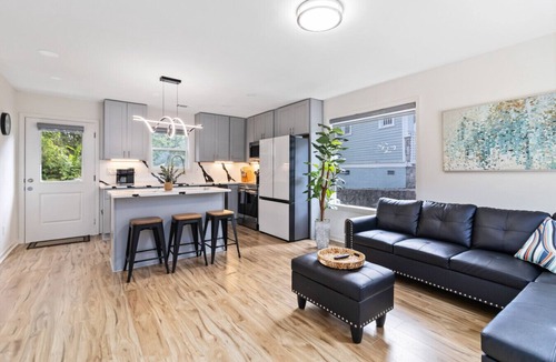 Midtown House | Modern Midtown Escape Near Piedmont Park