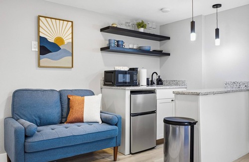 Clyde House | Modern Mountain Retreat! Views and Stargazing!