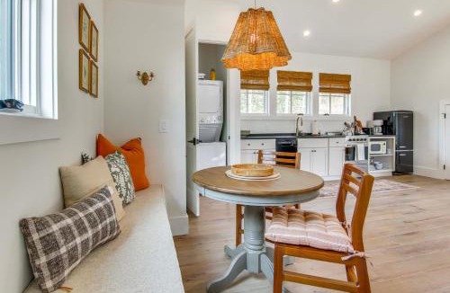 Glenville Apartment | Modern Mtn Retreat w/Deck & Views in Glenville!
