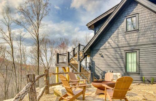 Glenville Apartment | Modern Mtn Retreat w/Deck & Views in Glenville!