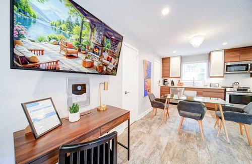 Cherry Condo | Modern Myers Park 1BR · Ground Floor · Free Parking · near Atrium CMC & Uptown