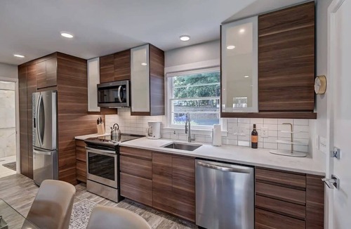 Cherry Condo | Modern Myers Park 1BR · Ground Floor · Free Parking · near Atrium CMC & Uptown