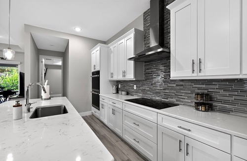 Naples Park House | Modern Naples Park Luxurious pool spa Home 5 Min to Beach