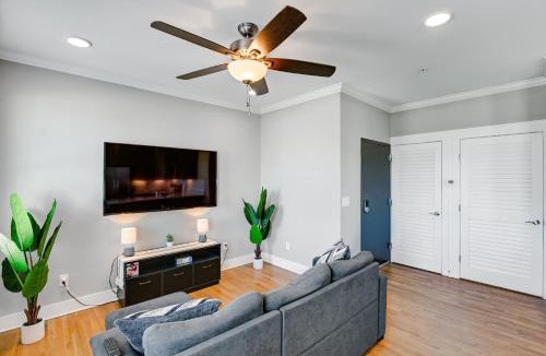 The Nations House | Modern Nashville Condo: Walk to Local Breweries!