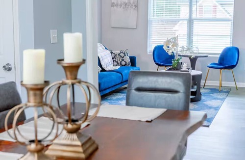 Fairburn House | Modern Oak w/6BD - 3BR Sleeps 12