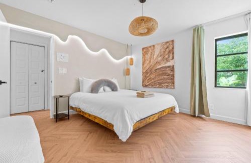 North Andrews Gardens House | Modern Oasis King Bed Pet Friendly 10m to Beach