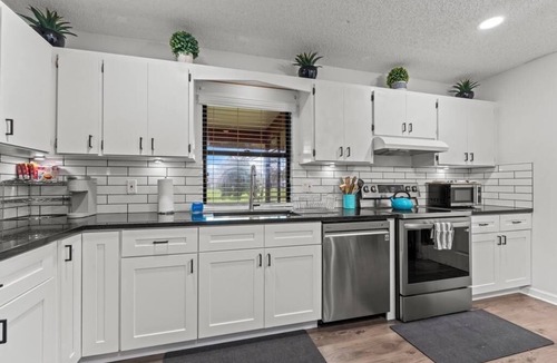 Royal Palm Beach House | Modern Oasis: Tranquil Living in Royal Palm Beach