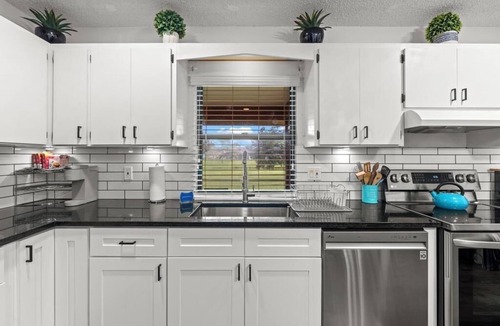 Royal Palm Beach House | Modern Oasis: Tranquil Living in Royal Palm Beach