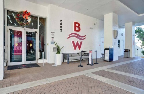Hallandale Beach Apartment | Modern Ocean Canal View Condo Beach Service 2704