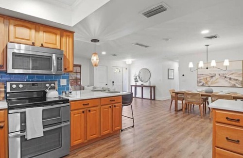 Arlington Park House | Modern Organic King Beds Salt POOL/SPA Dwtn Sarasota Retreat near Siesta Beach