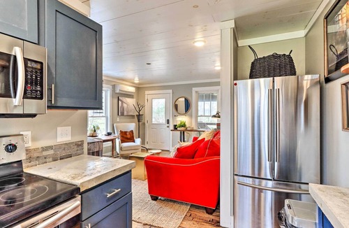Chatsworth Apartment | Modern Outdoor Escape: Deck, Kayak, Mtn Views