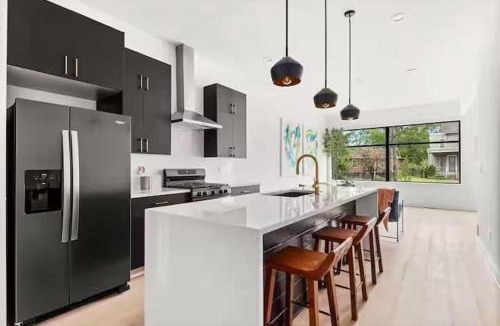 Hadley - Washington House | Modern Palette - Private Patio - Mins to Broadway