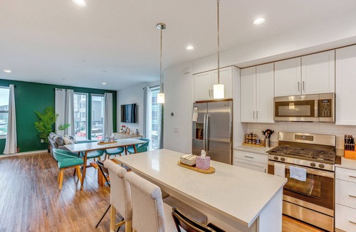 Olde Richmond House | Modern Philly Townhome w/Rooftop Deck & Views!