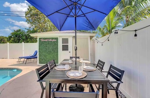 West Palm Beach House | Modern Pool Home w/ Putting Green 5min Downtown
