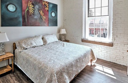 Hickory Apartment | Modern & Private King Room in Historic Downtown!