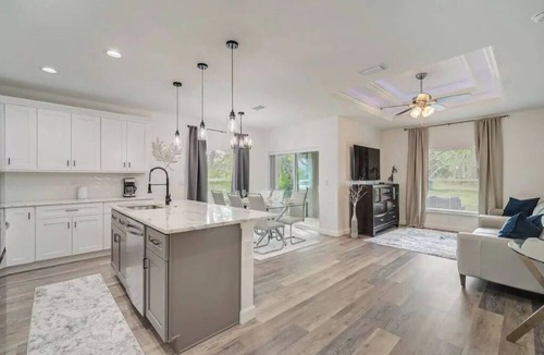 Oakland Hills House | Modern Retreat, 3Bedroom King bed + Master Bath near ocean, 6 guests