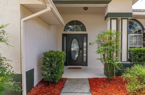 Thousand Oaks House | Modern Retreat, family sized with large south facing deck