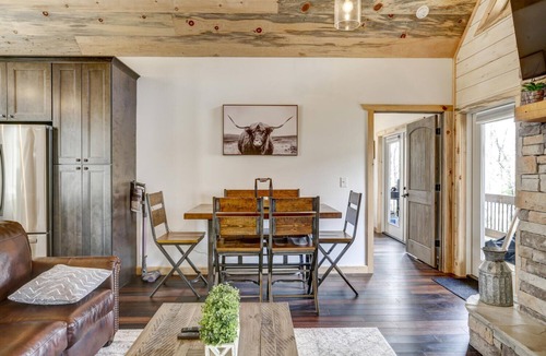 Walnut Mountain Cabin | Modern Rustic Farmhouse Cabin – Newer Build, Family-Friendly!