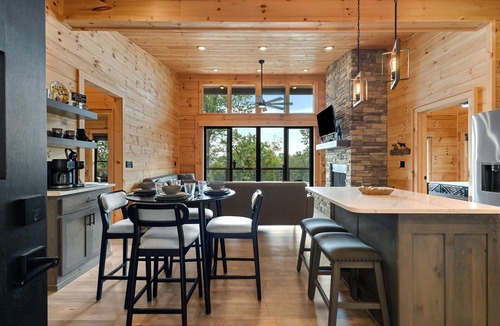 Hemp Cabin | Modern Rustic Log Cabin-Dog Friendly-Fenced-Views-Hot Tub