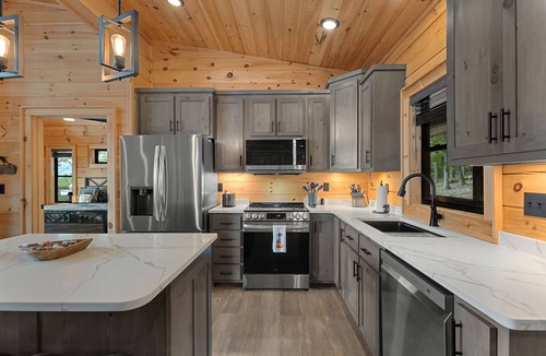 Hemp Cabin | Modern Rustic Log Cabin-Dog Friendly-Fenced-Views-Hot Tub