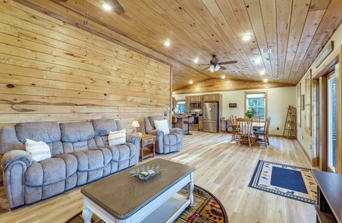 Butler Cabin | Modern & Rustic ‘The Hidden Cabin’ 1 Mi to Lake!