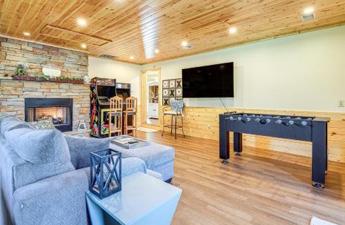Sevierville House | Modern Sevierville Cottage w/Hot Tub + Game Room